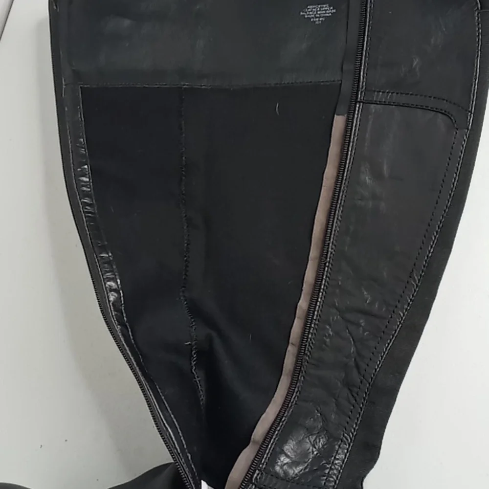Audrey Brooke Black Knee-High Leather Boots - sz 8.5M